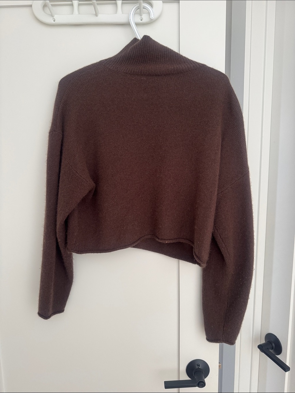 Babaton Cashmere Crop Women's Sweater - Picture 2 of 2